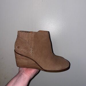 Lucky Brand Women’s Zorla Wedge Bootie Ankle Boot